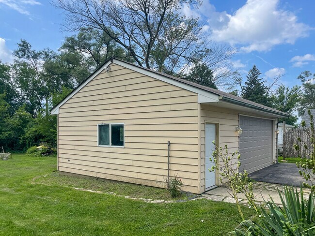 Building Photo - 811 Hoyle Rd