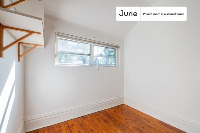 Building Photo - Room in Shared 2 bed/1 bath home
