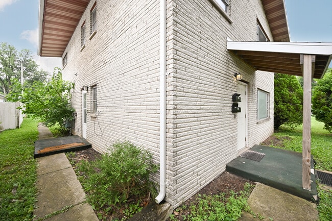 Building Photo - 1569 Charles St