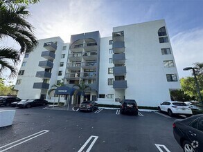 Building Photo - 2715 Tigertail Ave