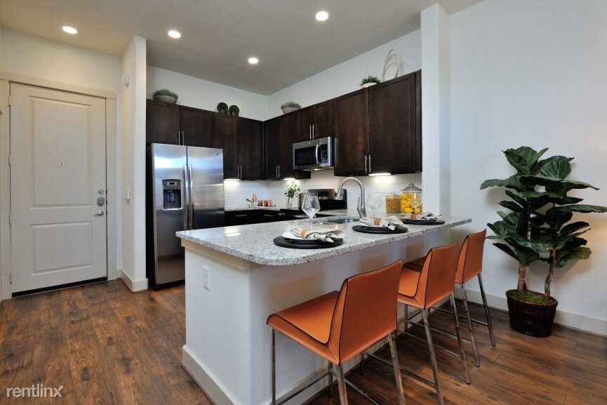 Foto principal - 25333 Gosling Rd