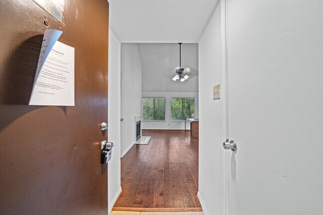 Foto del edificio - 12100 Overbrook Ln