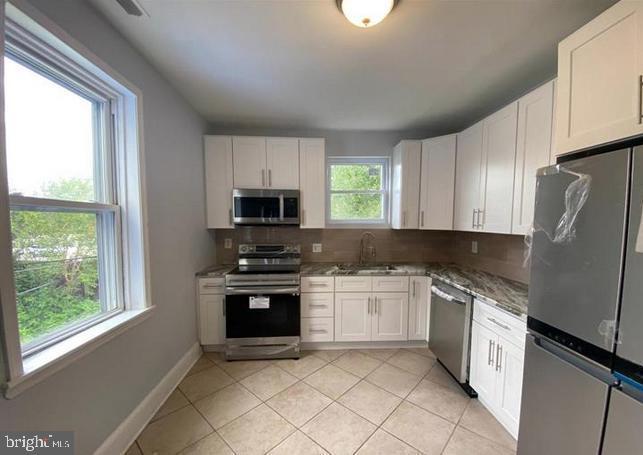 Building Photo - 775 S Front St