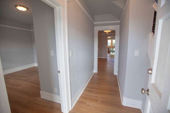 Foto del edificio - Renovated SingleFamily House, 4BR1.5BA, Ne...