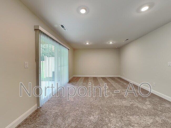 Building Photo - 6925 Woodland Stream Pl
