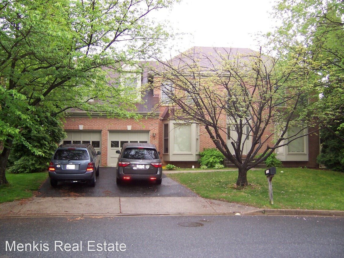 Primary Photo - 4 br, 2.5 bath House - 108 Englefield Dr.