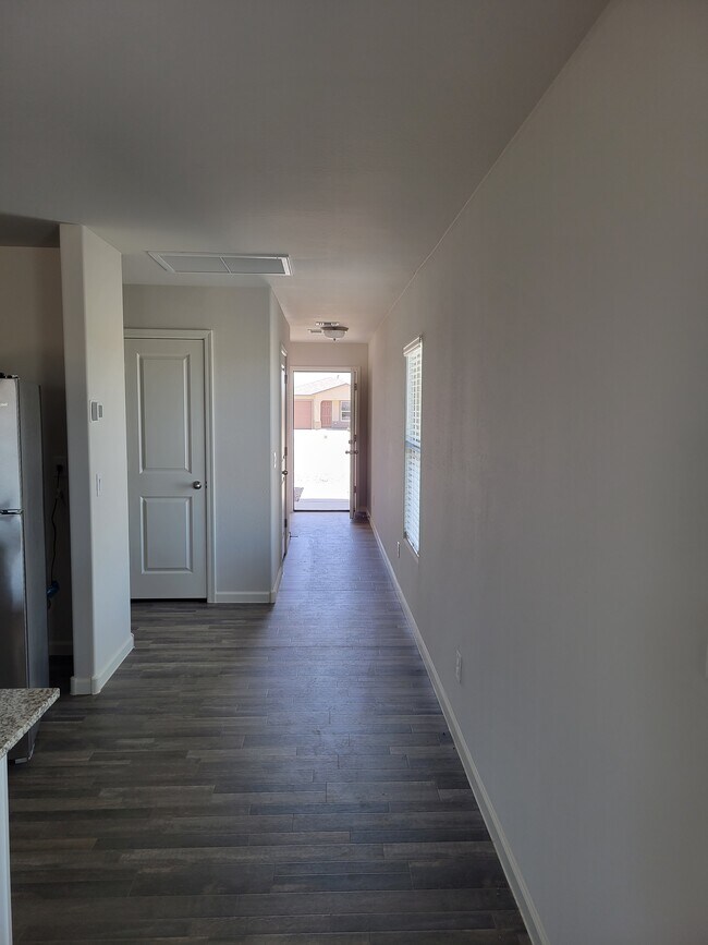 Building Photo - 289 S Seneca Dr