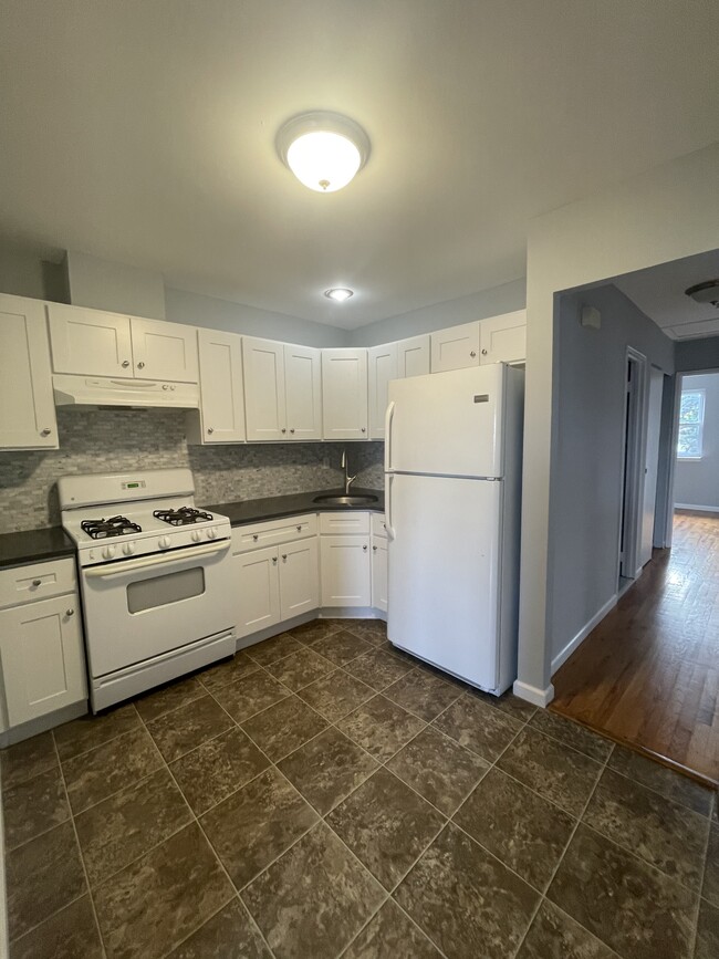 Building Photo - 152 Jules Dr