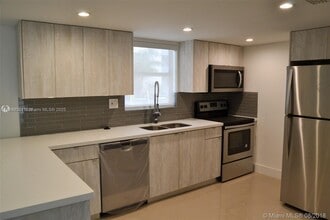 Building Photo - 9375 Fontainebleau Blvd
