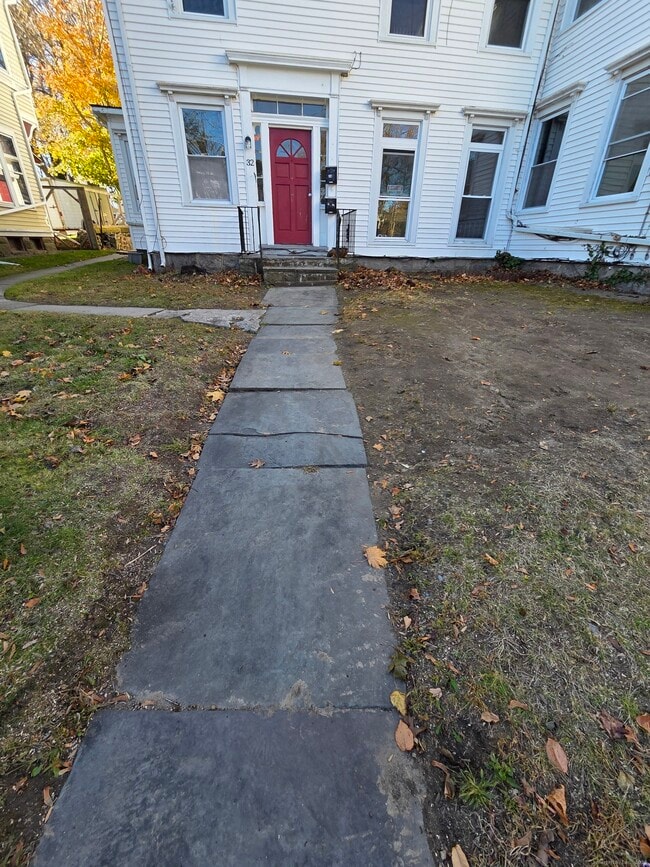 Building Photo - 32 Channing St