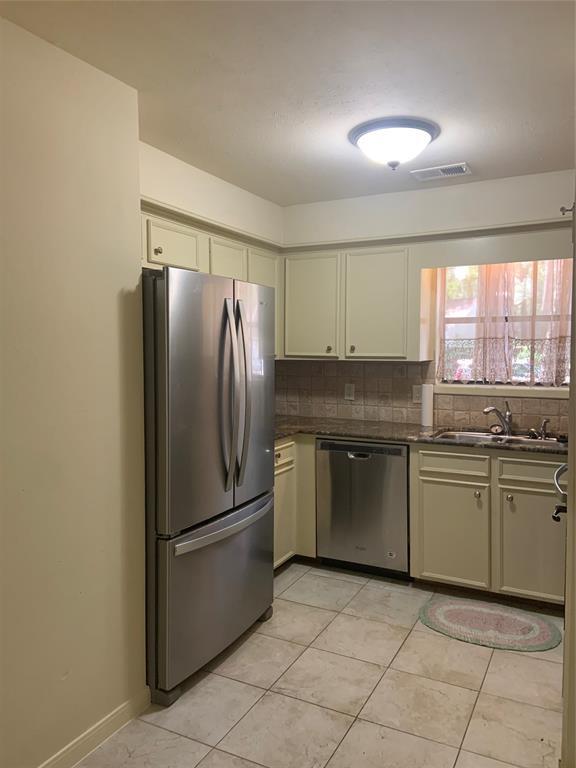 Foto del edificio - 8 Tulip Hill Ct
