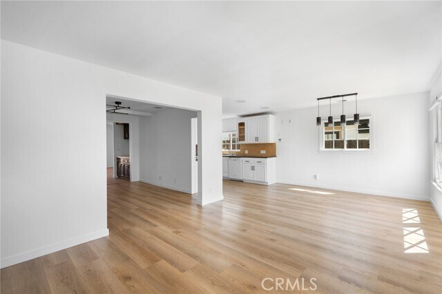 Foto del edificio - 17089 Kingsbury St