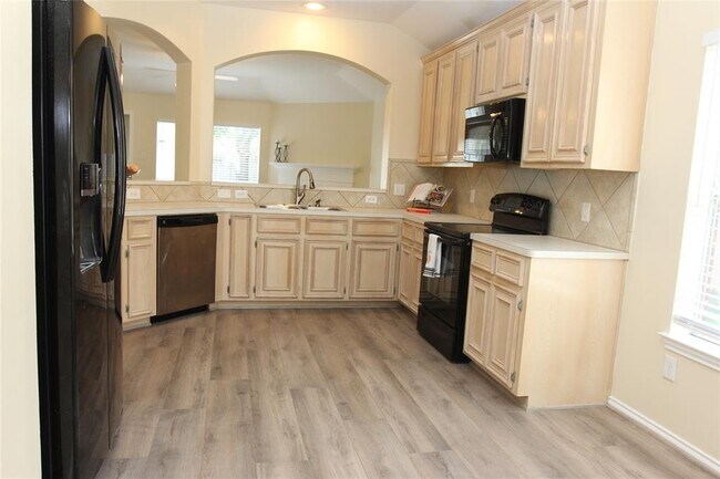 Building Photo - 21530 Pine Arbor Way