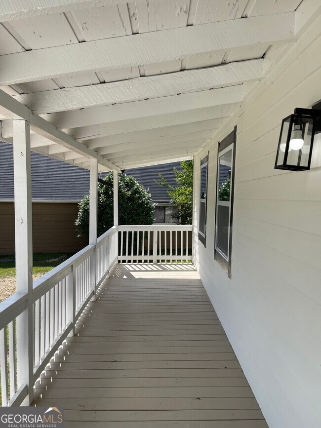 Building Photo - 235 Deerfield Dr