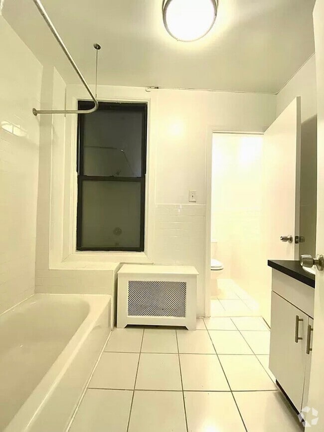 Building Photo - E 89 ST
