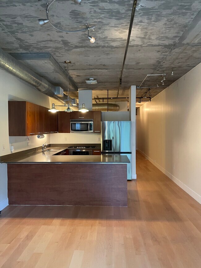 Vista de la unidad - 645 W 9th St