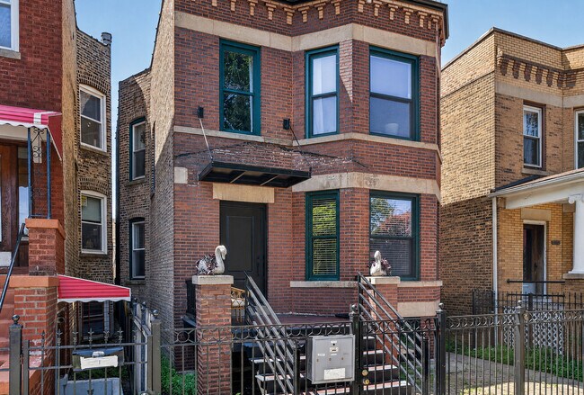 Foto del edificio - 3023 W Wellington Ave