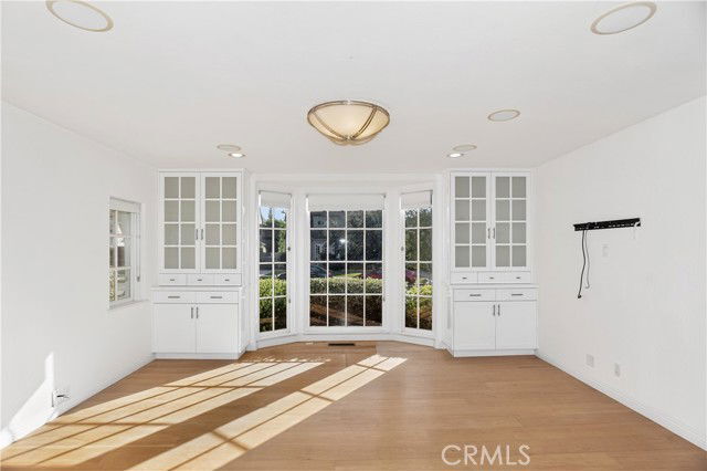 Foto del edificio - 6211 Warner Dr