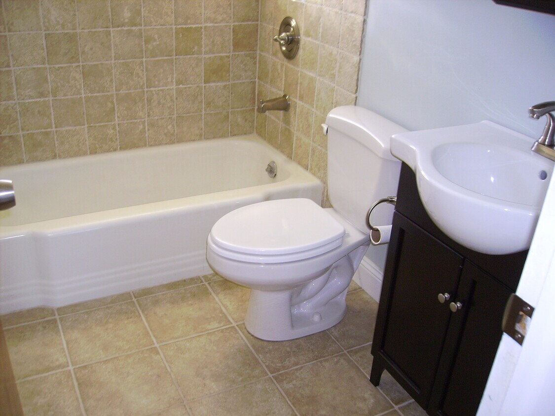 Foto principal - 1761 E 105th Pl