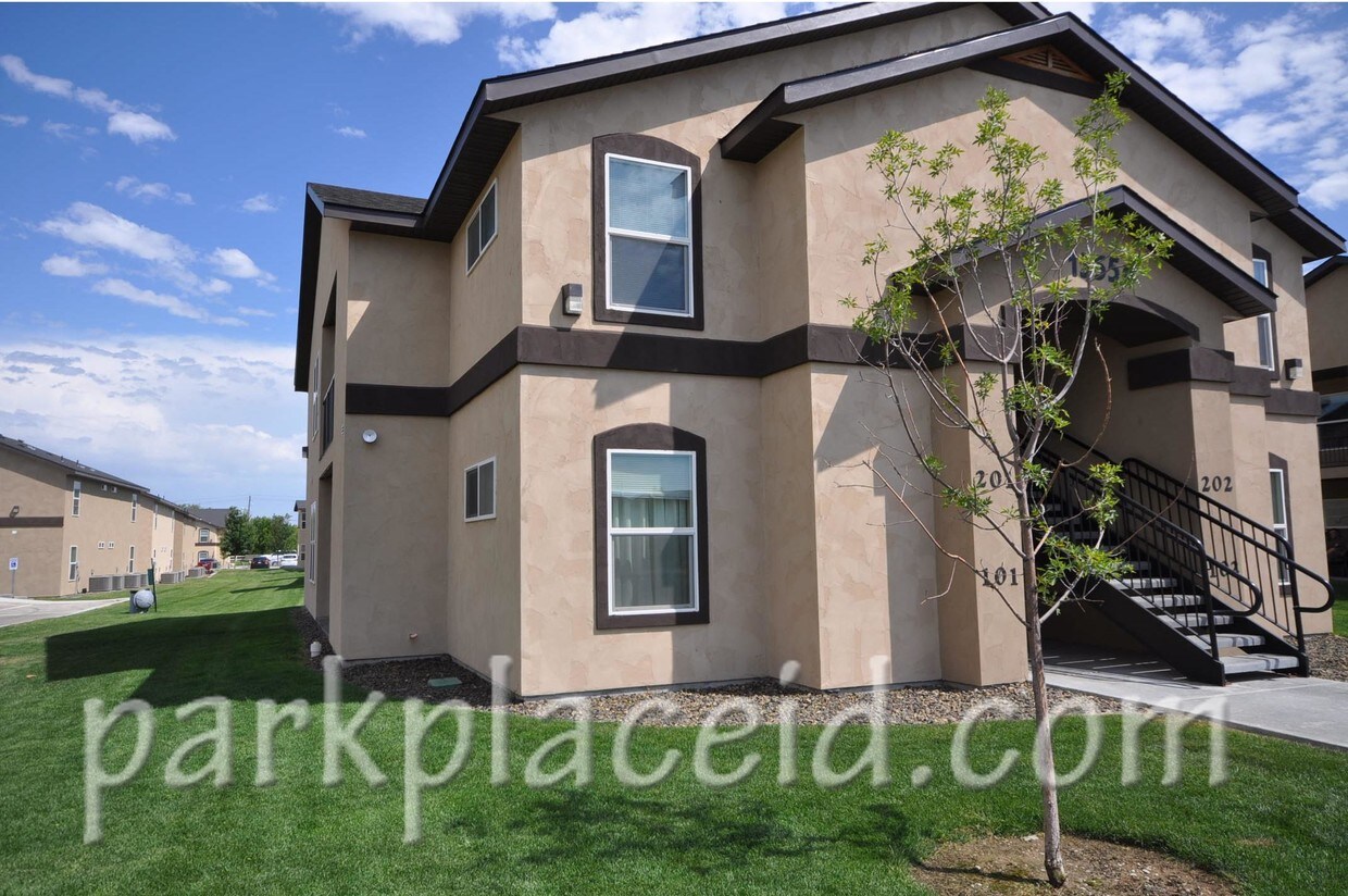 Primary Photo - 11106 W Brassy Cove Loop