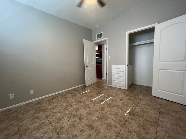 Foto del edificio - 906 S Mariana St