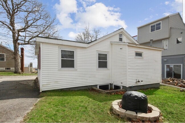 Building Photo - 6 Circle Dr