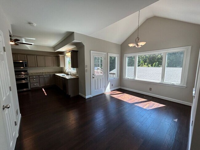 Foto del edificio - 1625 Loring Dr NW
