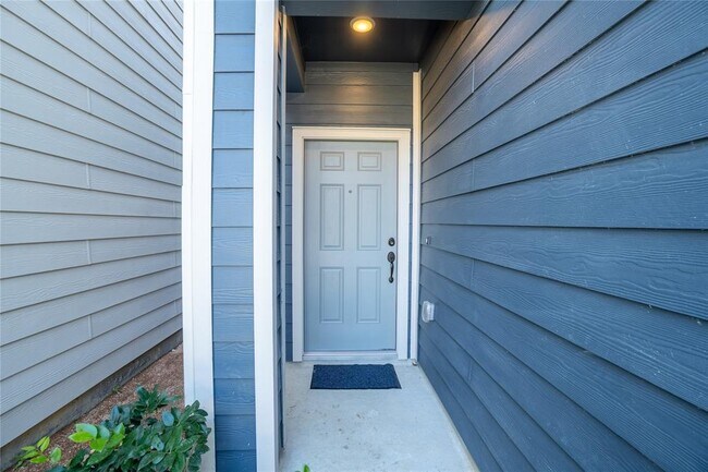 Building Photo - 1707 Summerlyn Terrace Drive