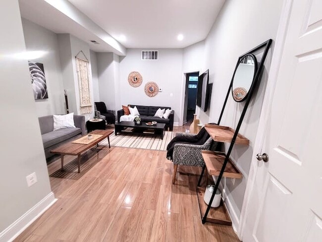 Living/Dining room/65'' smart TV - 1513 King St
