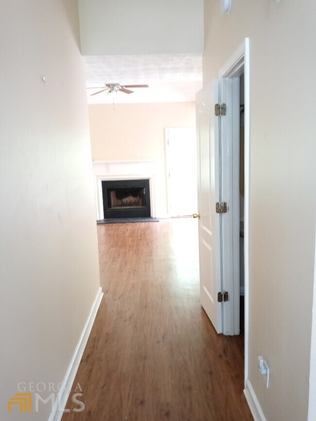 Building Photo - 382 Summer Hill Cir