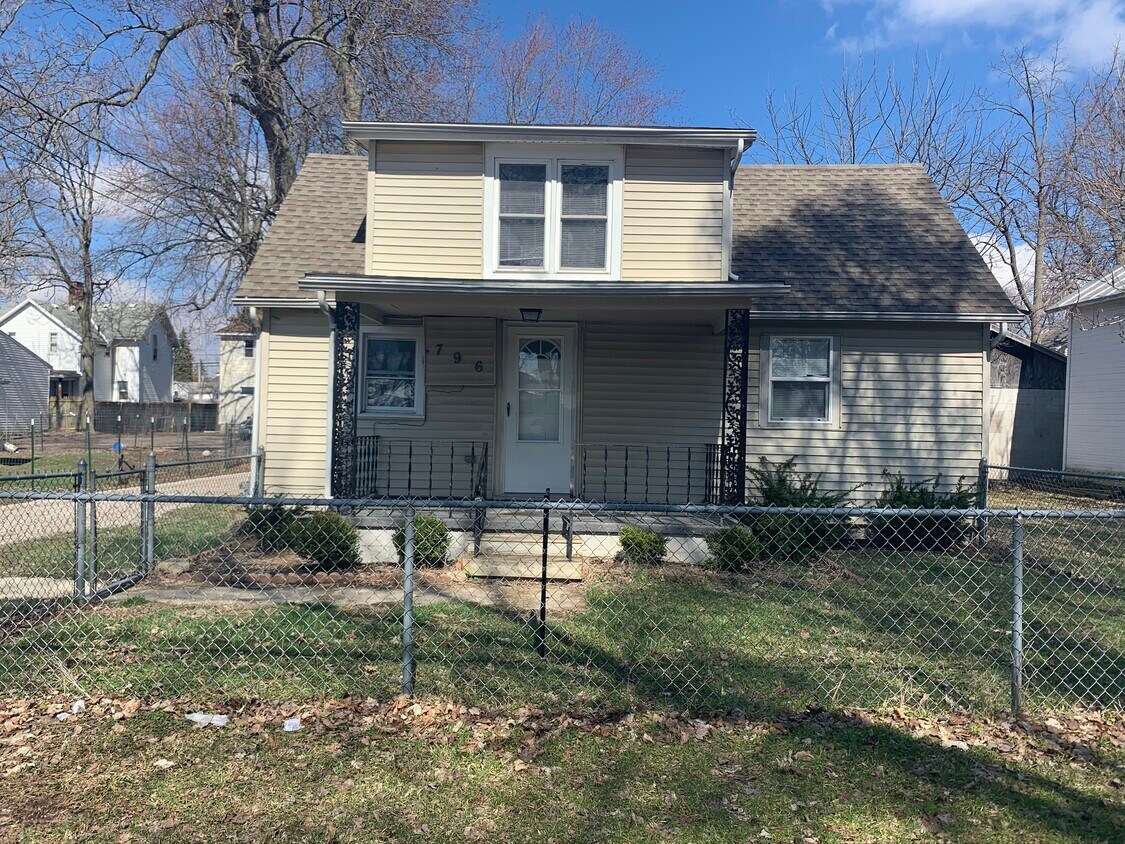 Primary Photo - 796 Grove St