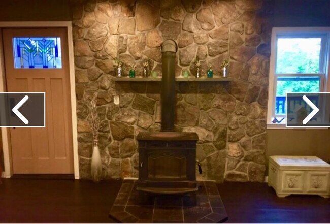 Family room - 22 Hilldale Dr