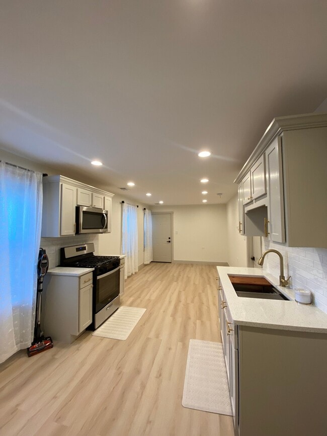 Photo - 3126 W 38th St Apartment