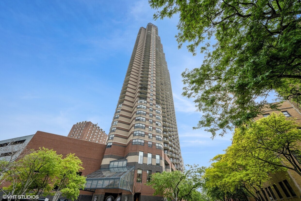 Primary Photo - 3660 N Lake Shore Dr