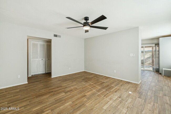 Building Photo - 1540 E El Parque Dr