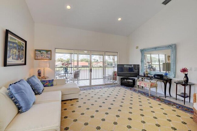 Foto del edificio - 3355 Jaywood Terrace