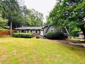 Building Photo - 2544 Mountain View School Rd NE