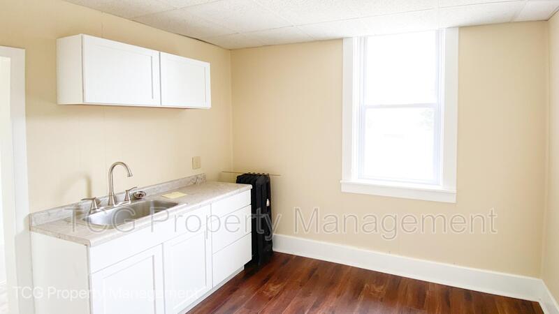 Building Photo - 102 S Main St