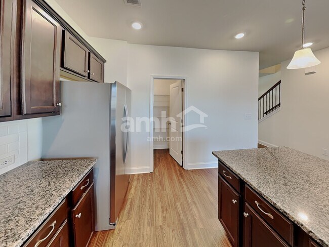 Foto del edificio - 706 Cyprus Ave