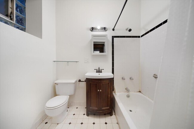 Foto del edificio - 4000 N Southport Ave