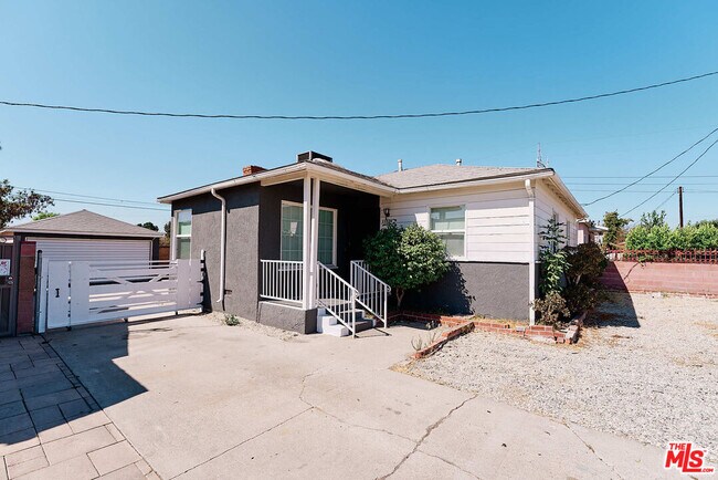 Building Photo - 11736 Strathern St