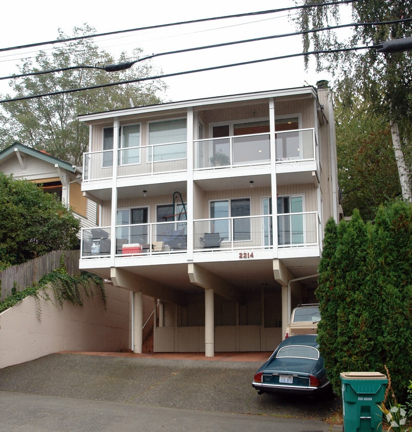 Building Photo - 2214 14th Ave W