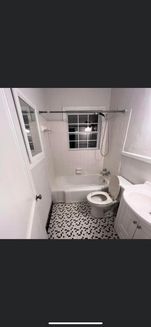 Building Photo - 903 7th Ave