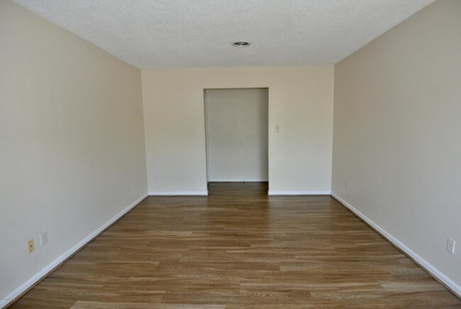 Building Photo - 1729 Elmwood Dr