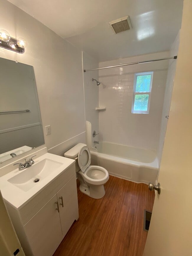 Building Photo - 1092 Nichols Dr