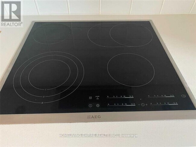 Building Photo - 318 Richmond St W