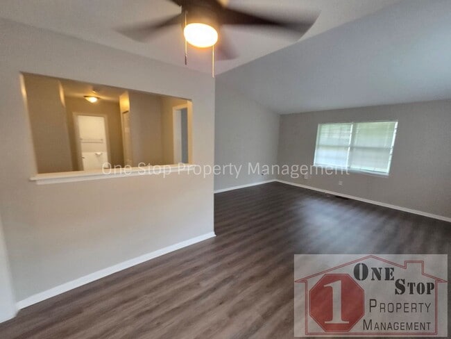 Building Photo - Updated 4 Bedroom, 2 Bathroom Duplex in Overland Park, Kansas