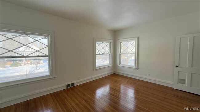 Building Photo - 204 Union St