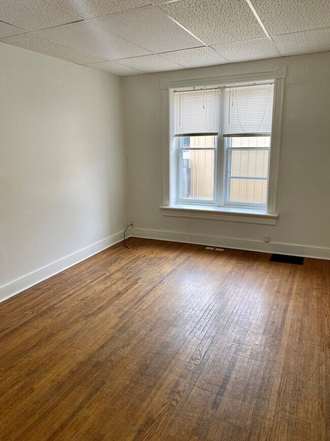 Building Photo - 17 3rd St SE