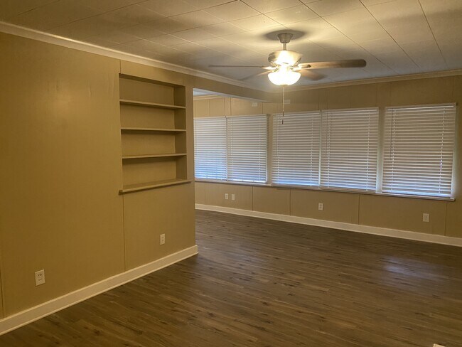 Foto del edificio - 154 Dobbs Ave